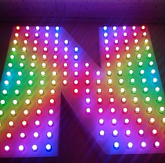 Вывеска с открытыми светодиодами RGB