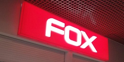 Стандартная прямоугольная вывеска с подсветкой для магазина «‎Fox»